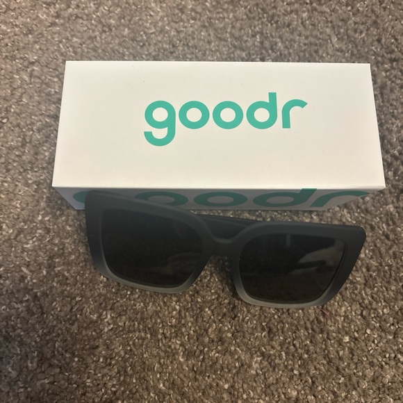 Modern Black Oversized Sunglasses - Picture 2 of 4